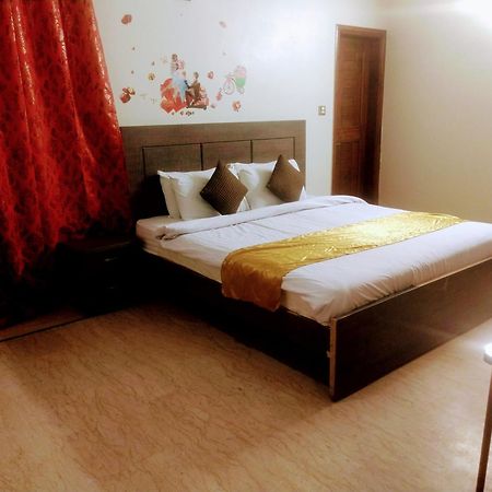 Luxury Living Rooms Near Agha Khan, Millennium, Nueplex 카라치 외부 사진