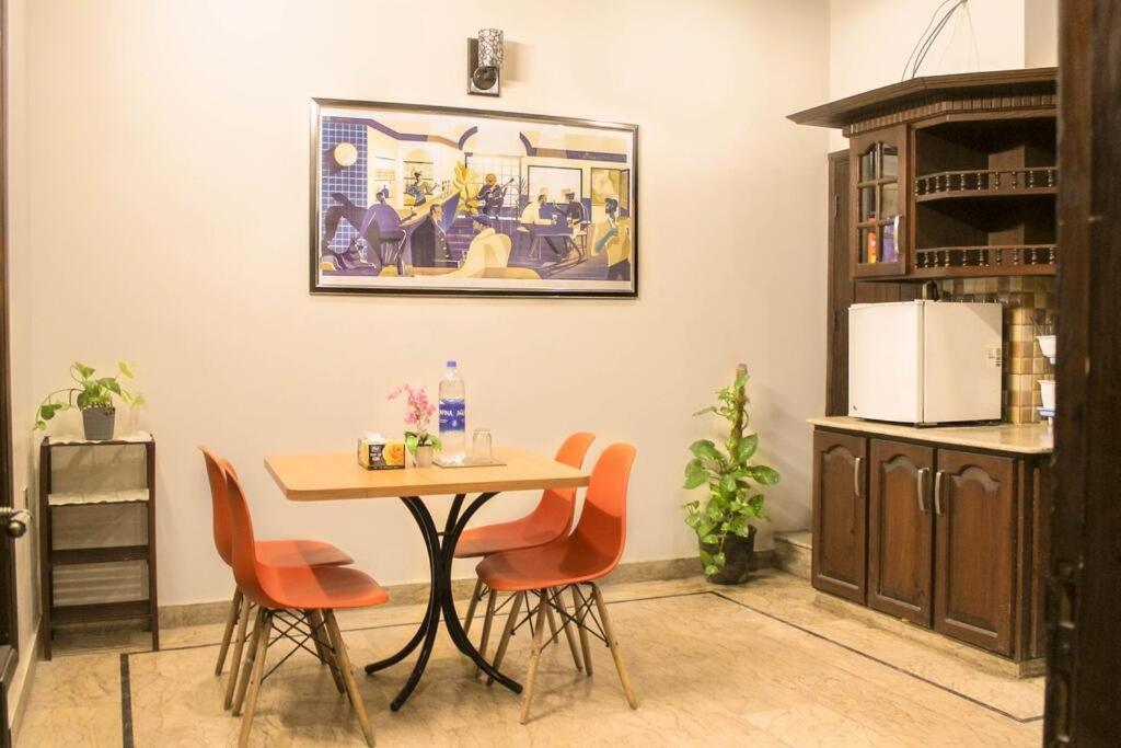Luxury Living Rooms Near Agha Khan, Millennium, Nueplex 카라치 외부 사진