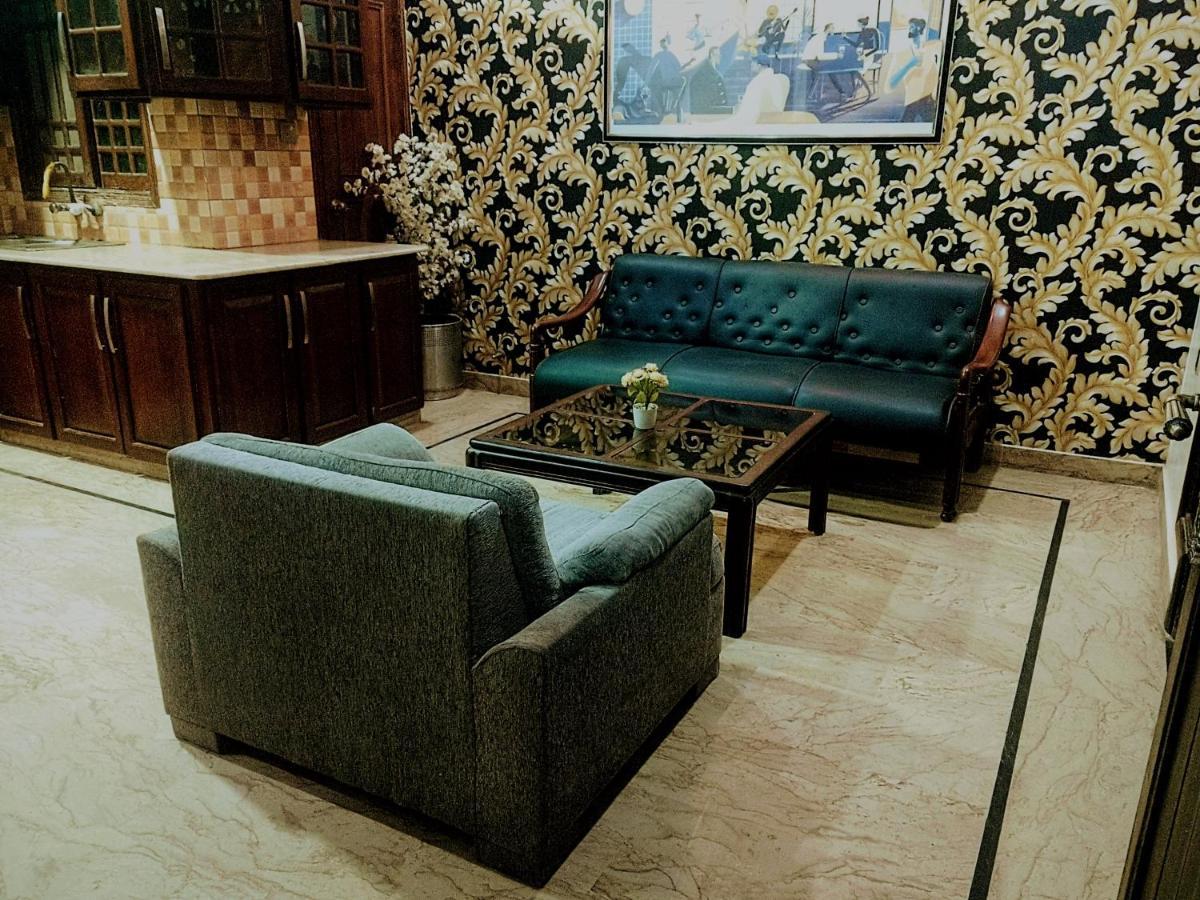 Luxury Living Rooms Near Agha Khan, Millennium, Nueplex 카라치 외부 사진