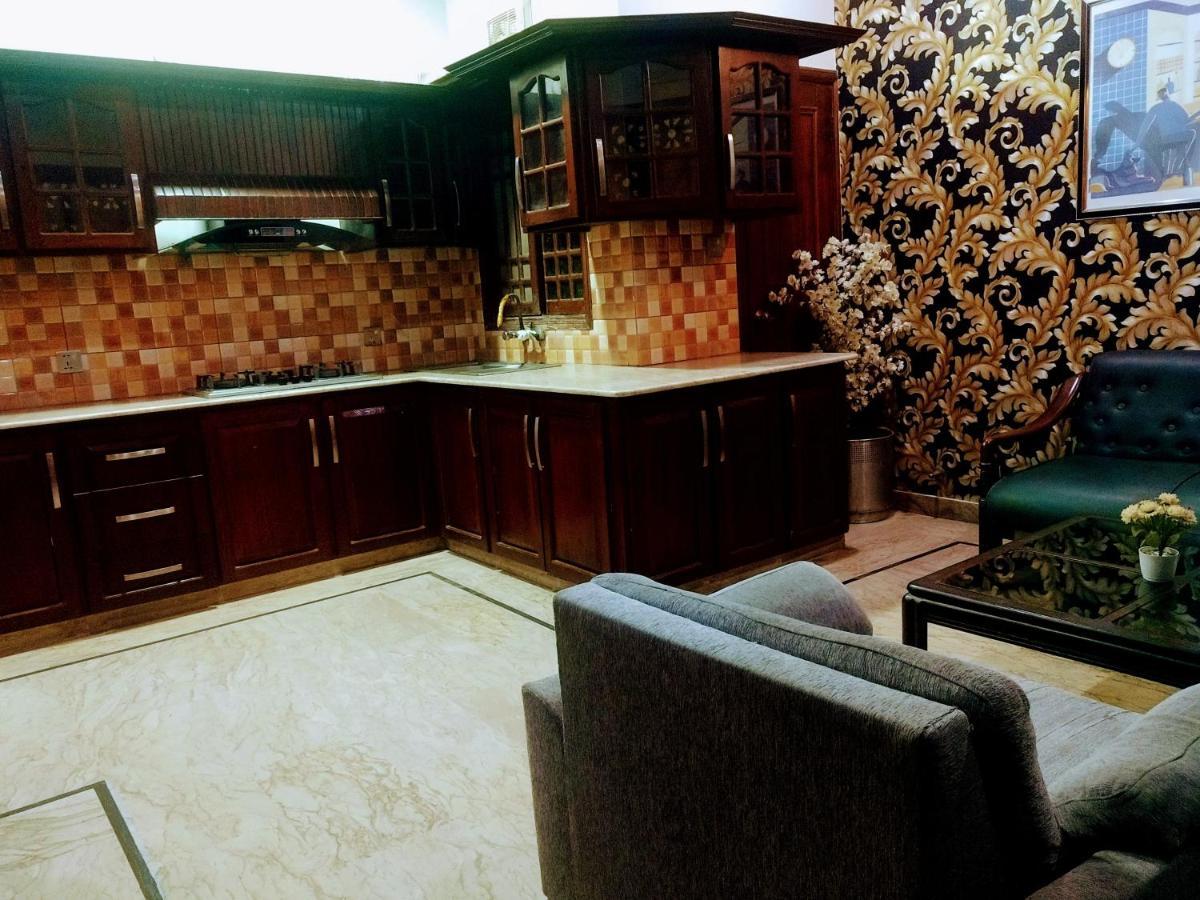 Luxury Living Rooms Near Agha Khan, Millennium, Nueplex 카라치 외부 사진