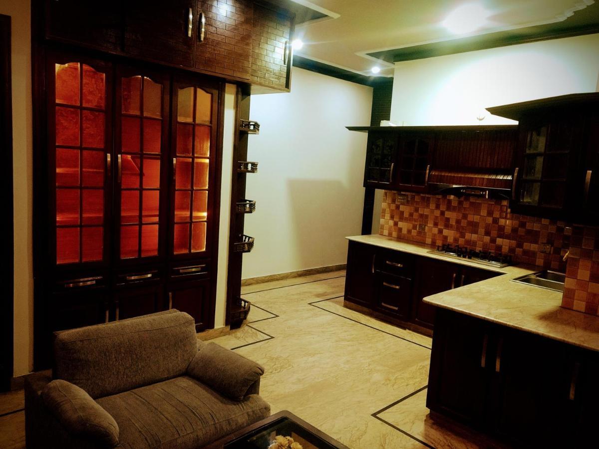 Luxury Living Rooms Near Agha Khan, Millennium, Nueplex 카라치 외부 사진