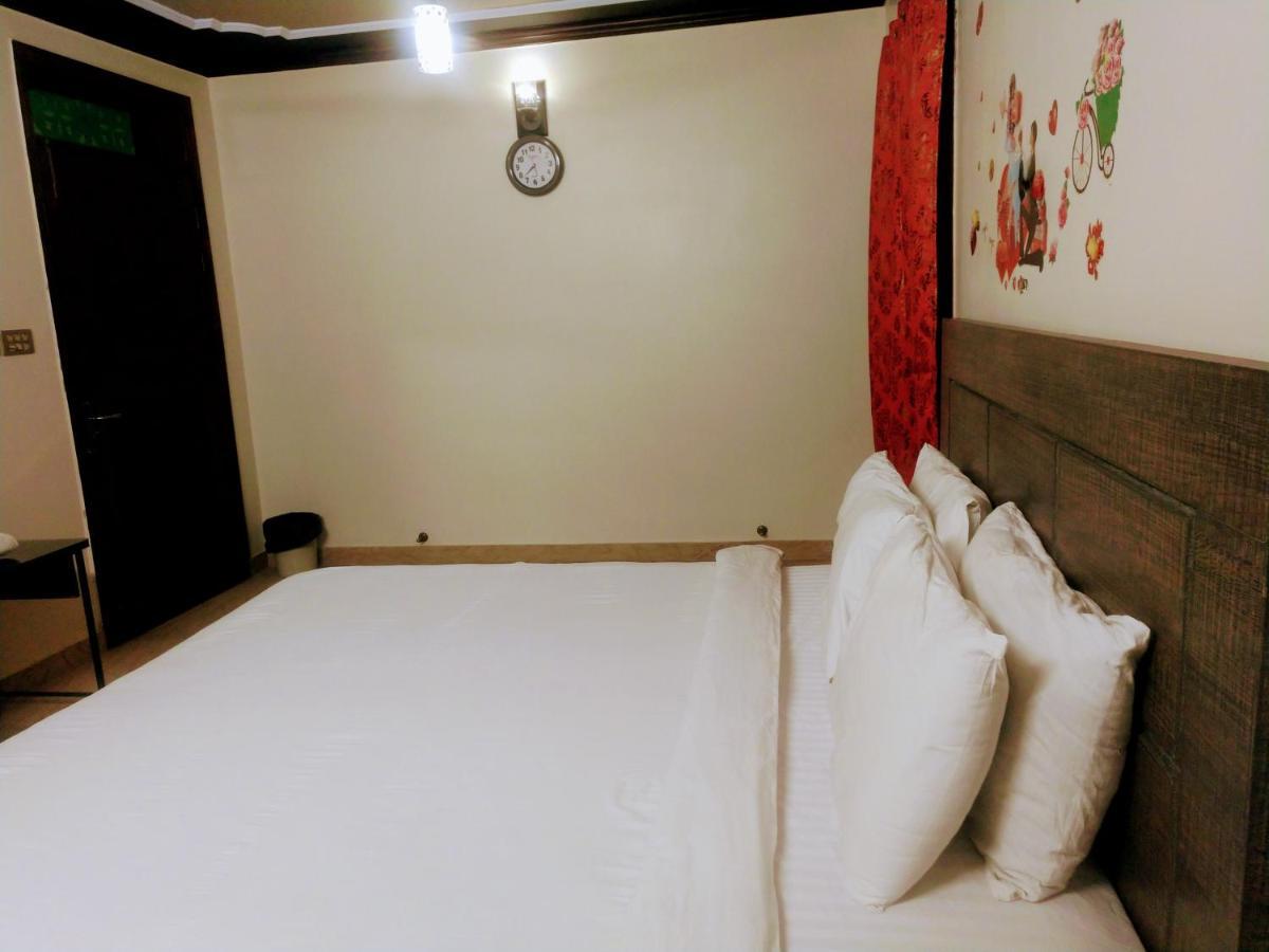 Luxury Living Rooms Near Agha Khan, Millennium, Nueplex 카라치 외부 사진