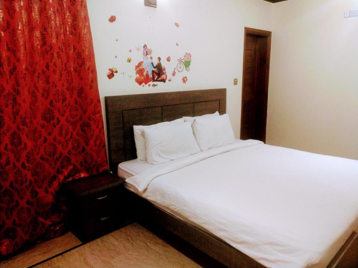 Luxury Living Rooms Near Agha Khan, Millennium, Nueplex 카라치 외부 사진