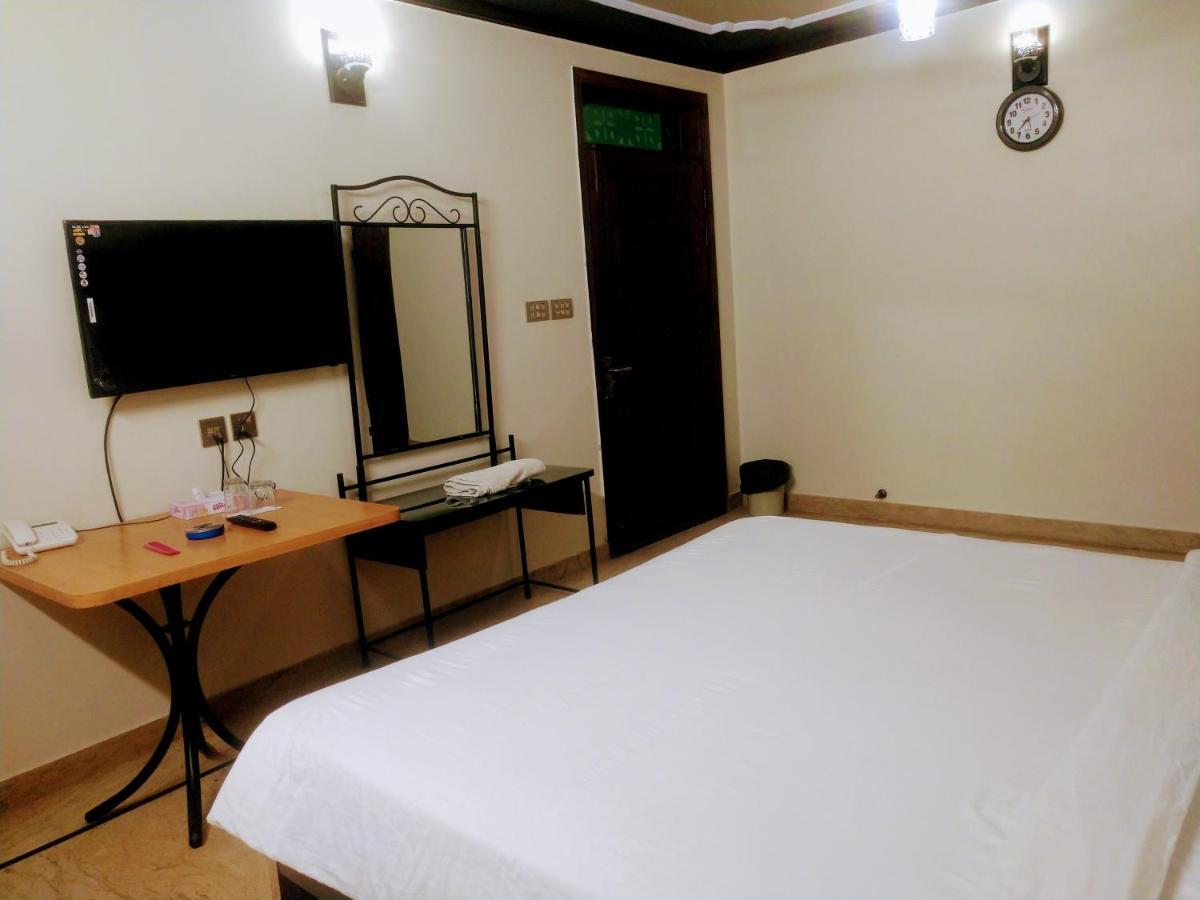 Luxury Living Rooms Near Agha Khan, Millennium, Nueplex 카라치 외부 사진