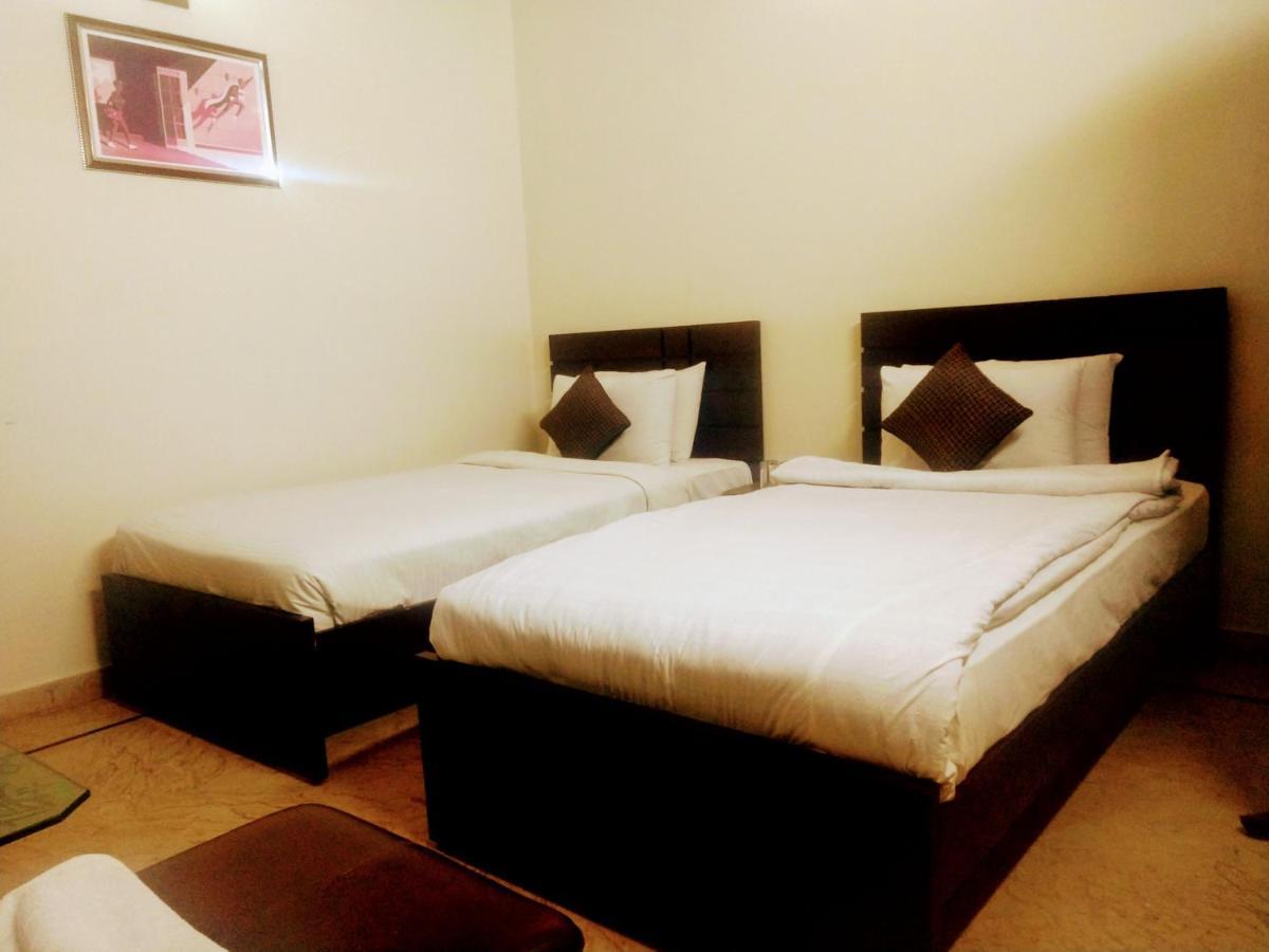 Luxury Living Rooms Near Agha Khan, Millennium, Nueplex 카라치 외부 사진