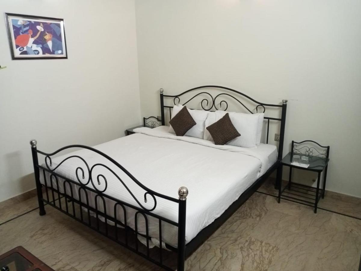Luxury Living Rooms Near Agha Khan, Millennium, Nueplex 카라치 외부 사진