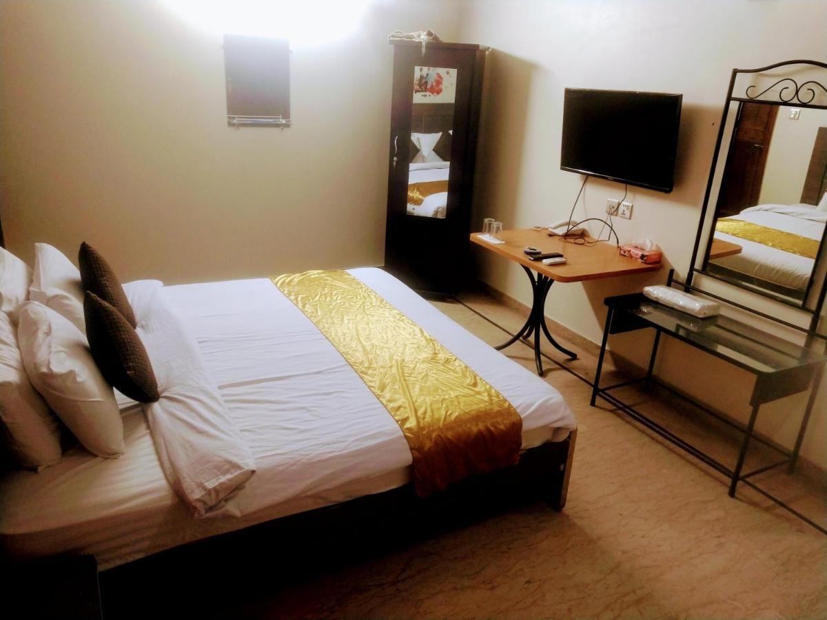 Luxury Living Rooms Near Agha Khan, Millennium, Nueplex 카라치 외부 사진