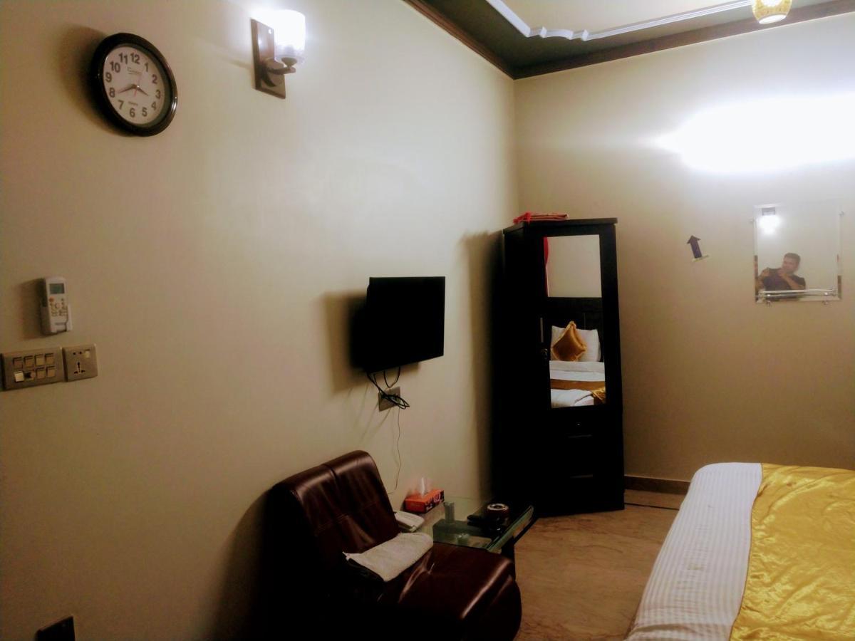 Luxury Living Rooms Near Agha Khan, Millennium, Nueplex 카라치 외부 사진
