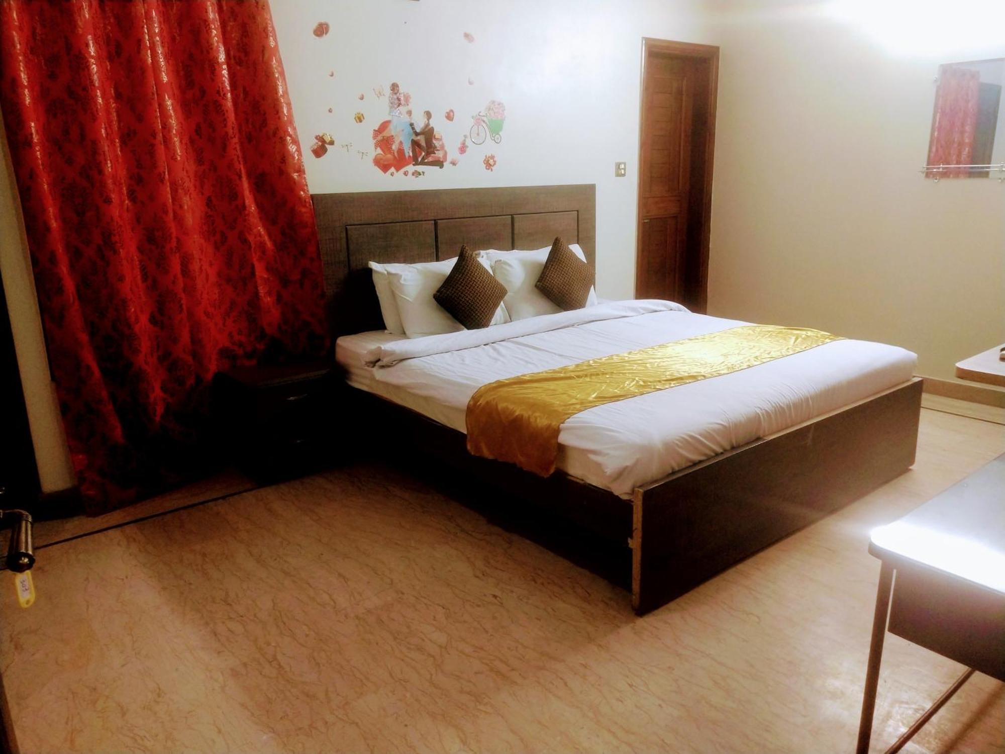 Luxury Living Rooms Near Agha Khan, Millennium, Nueplex 카라치 외부 사진