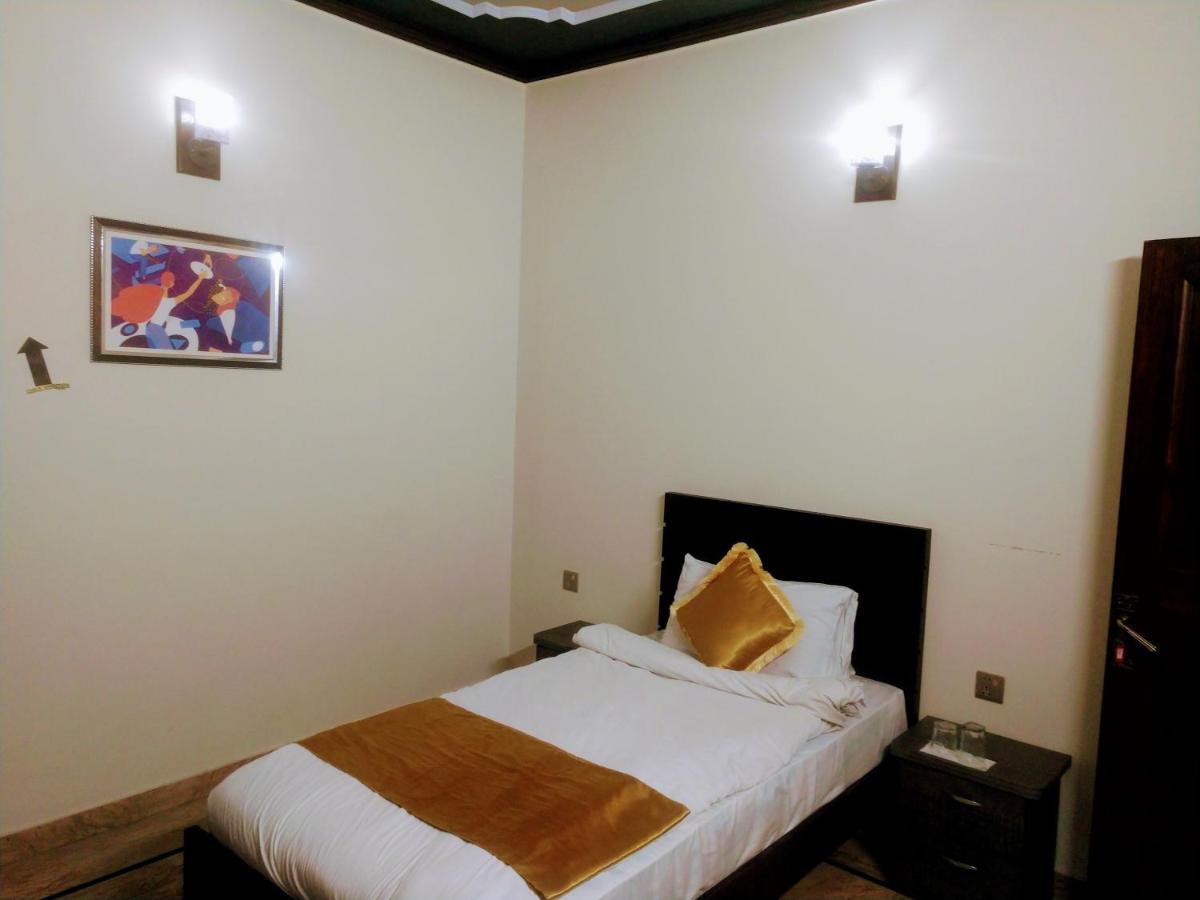 Luxury Living Rooms Near Agha Khan, Millennium, Nueplex 카라치 외부 사진