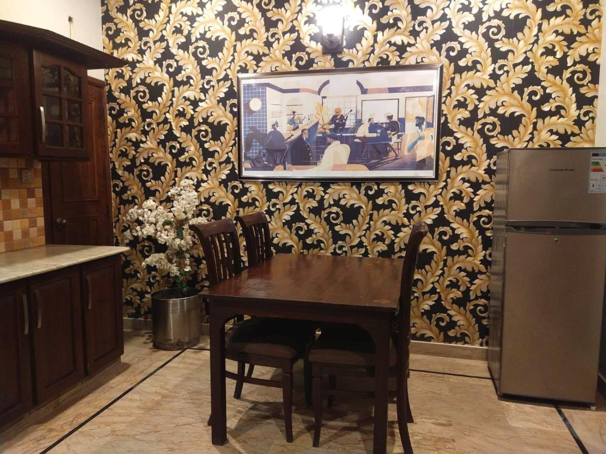Luxury Living Rooms Near Agha Khan, Millennium, Nueplex 카라치 외부 사진